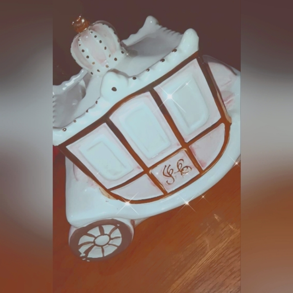 Juicy couture collectible carriage piggy bank✨✨